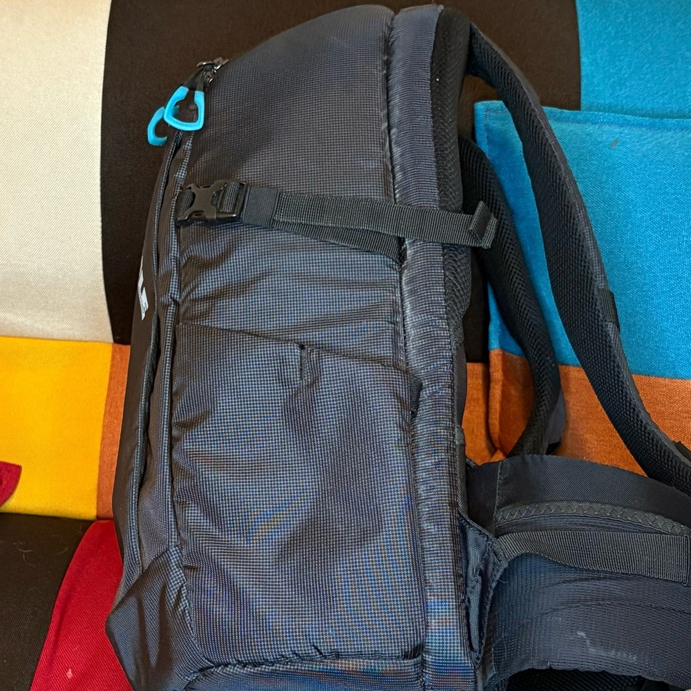 THULE ASPECT BLACK CAMERA BACKPACK with Blue Accents - Picture 4 of 8